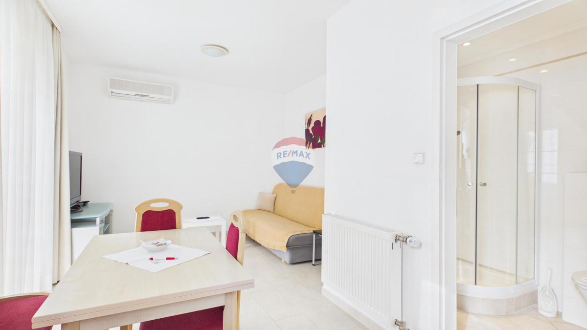 Hiša Rovinj, Dvojček naprodaj v Rovinj – 360 m², pogled na morje, 500 m od plaže