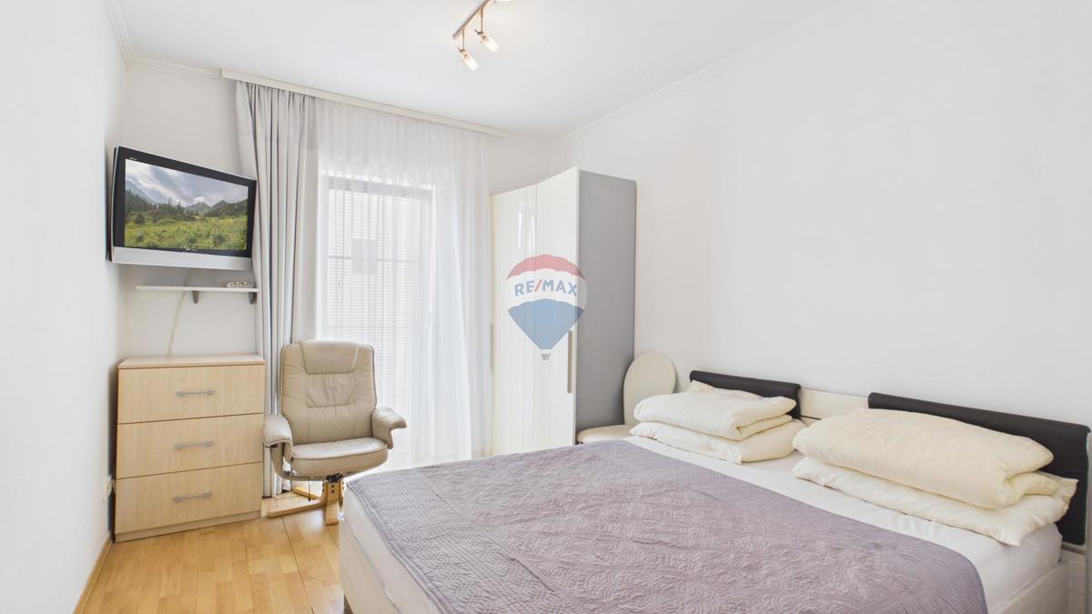 Hiša Rovinj, Dvojček naprodaj v Rovinj – 360 m², pogled na morje, 500 m od plaže