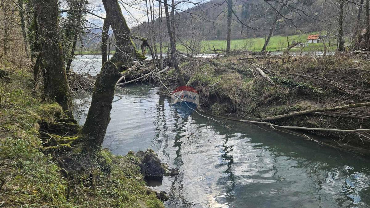 Stavbno zemljišče Brod na Kupi, Delnice, 1.600m2