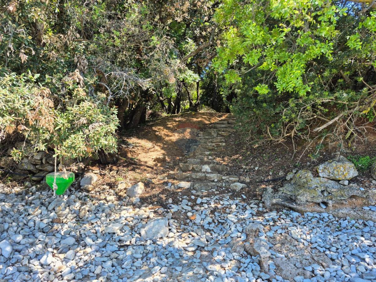 Stavbno zemljišče Ustrine, Mali Lošinj, 1.446m2