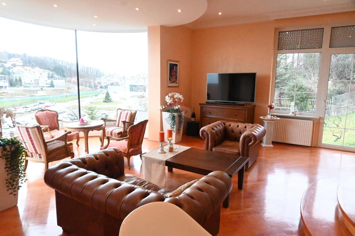 Hiša Gračani, Podsljeme, 230m2