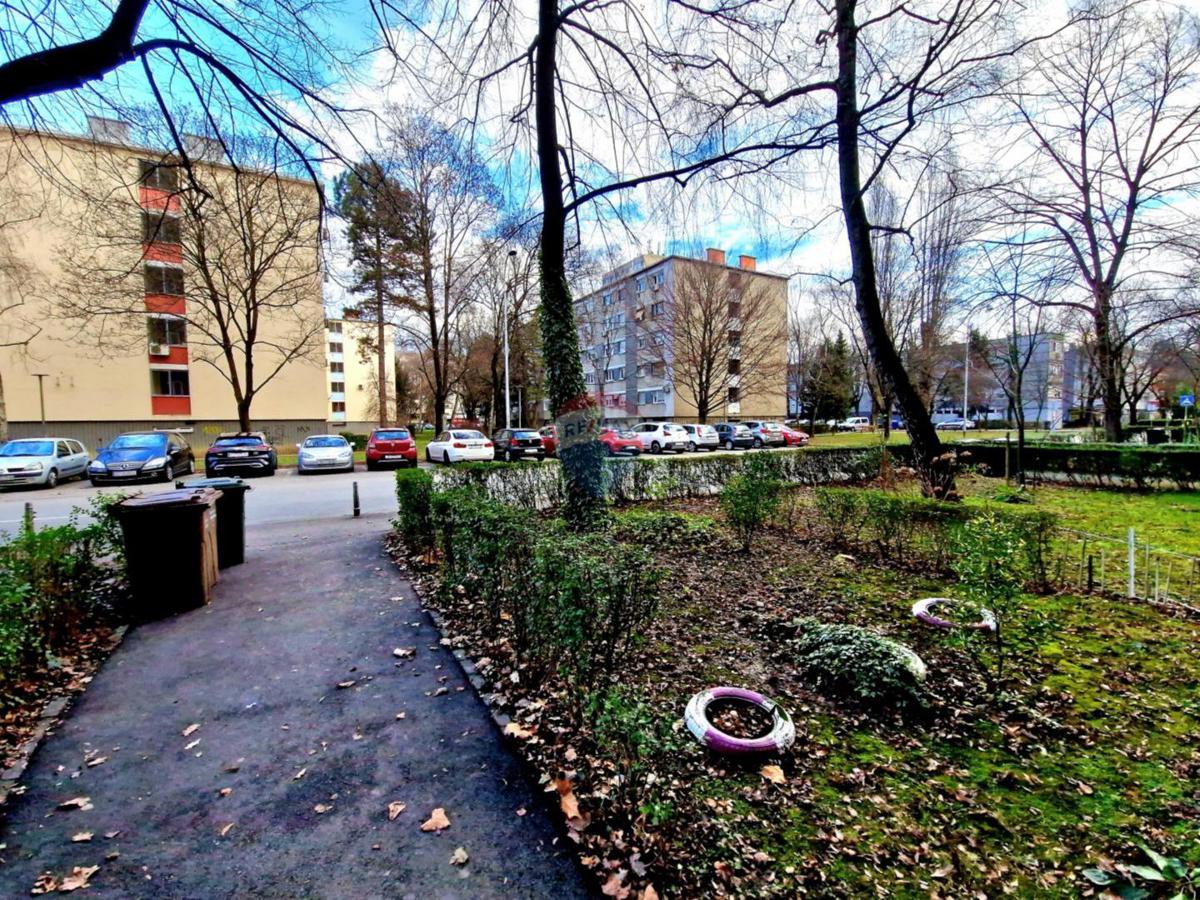 Stanovanje/Apartma Folnegovićevo naselje, Peščenica - Žitnjak, 50,66m2