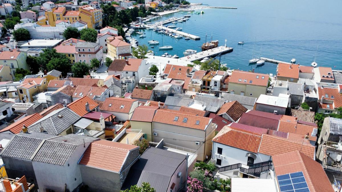 Crikvenica, Selce – hiša z dvema stanovanjema v središču