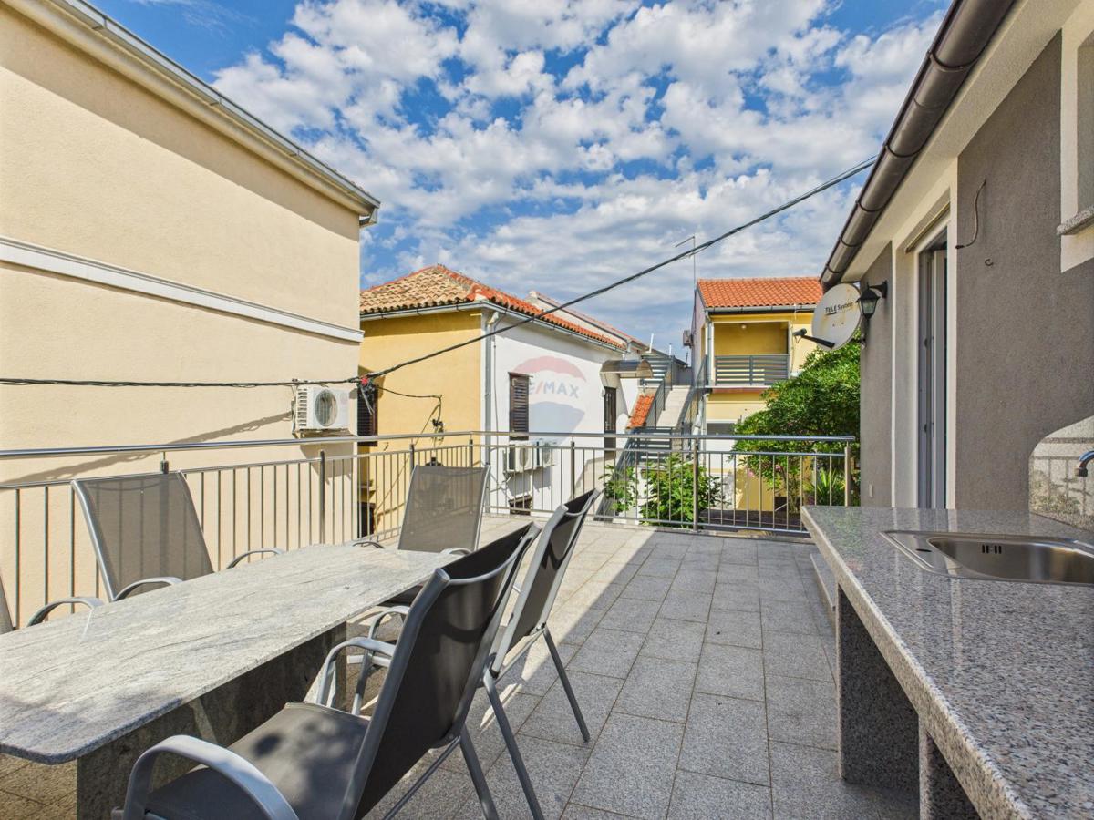 Crikvenica, Selce – hiša z dvema stanovanjema v središču