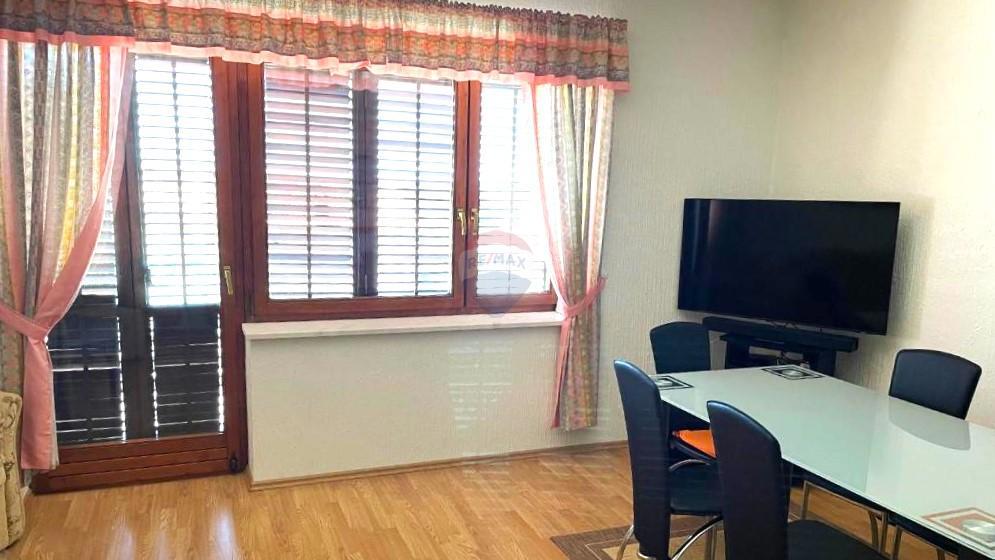 Hiša z veliko parcelo in gradbenim dovoljenjem, le 1,5 km od morja
