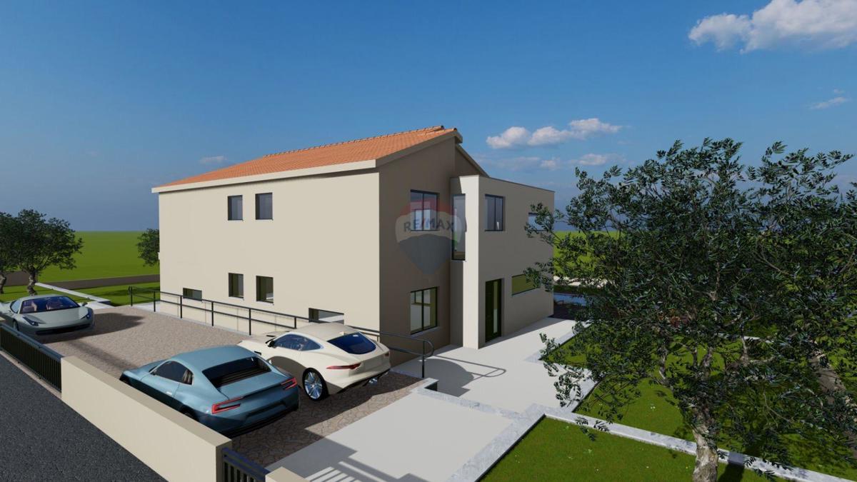 Hiša z veliko parcelo in gradbenim dovoljenjem, le 1,5 km od morja