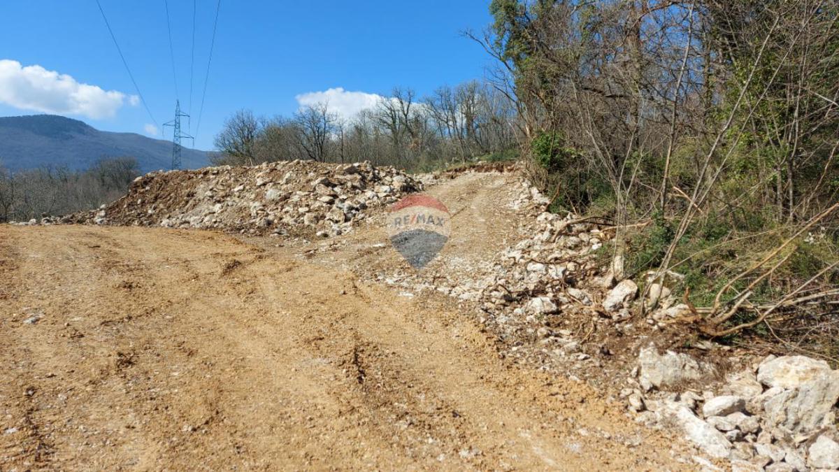 Stavbno zemljišče Matulji, 911m2