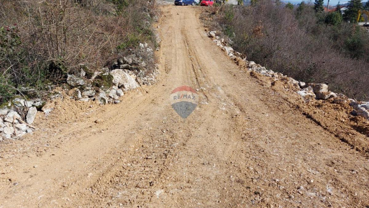 Stavbno zemljišče Matulji, 911m2