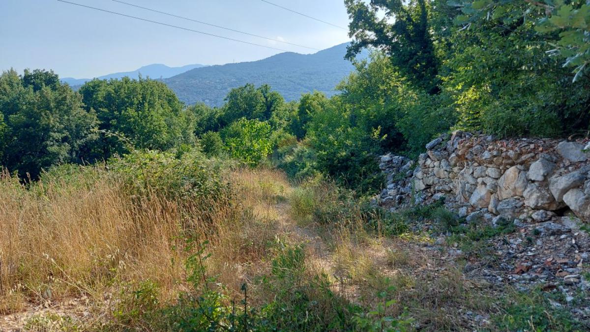 Stavbno zemljišče Matulji, 911m2