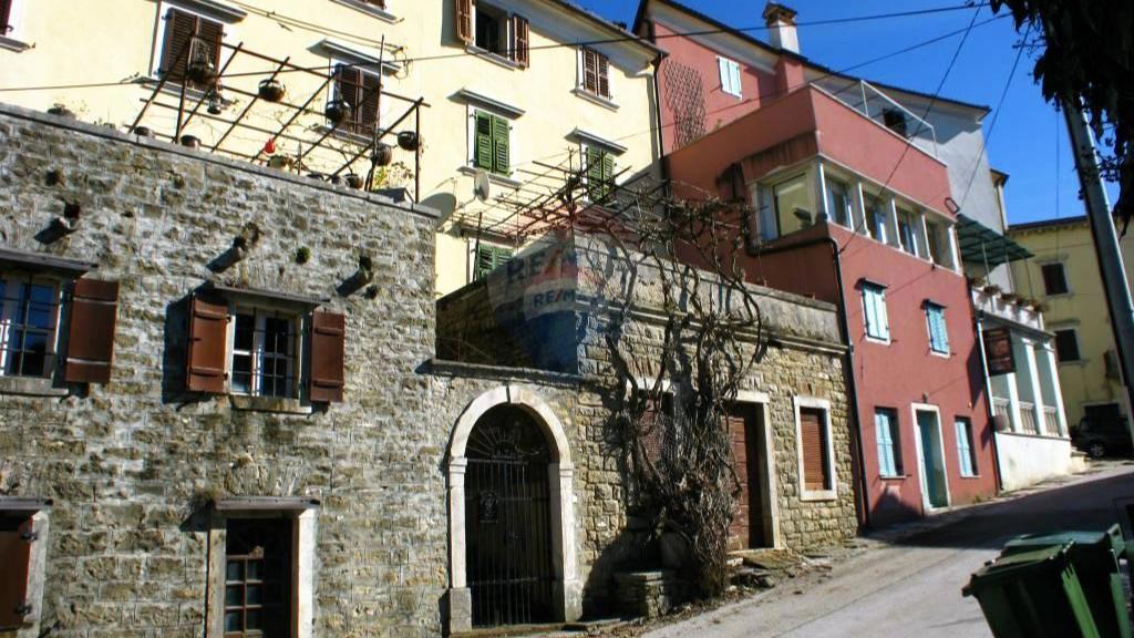 Istra, Oprtalj – Kamnita hiša za prenovo