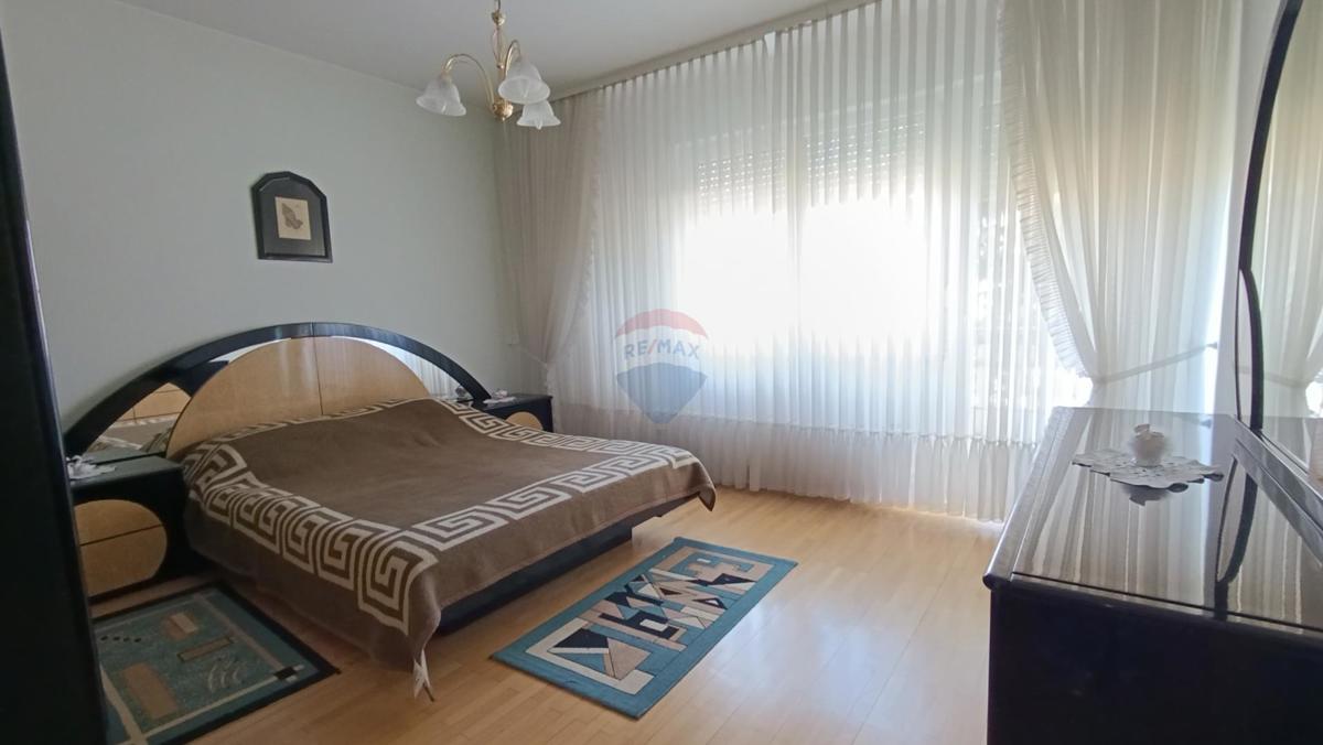 Hiša Kurilovec, Velika Gorica, 300m2