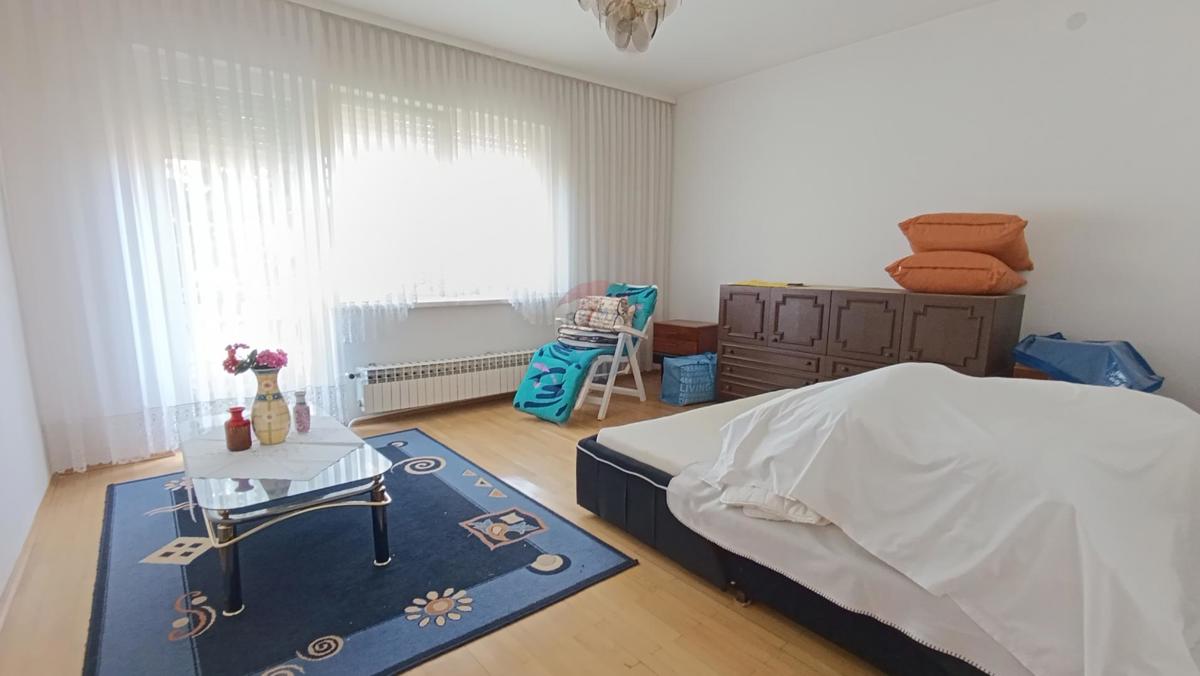 Hiša Kurilovec, Velika Gorica, 300m2