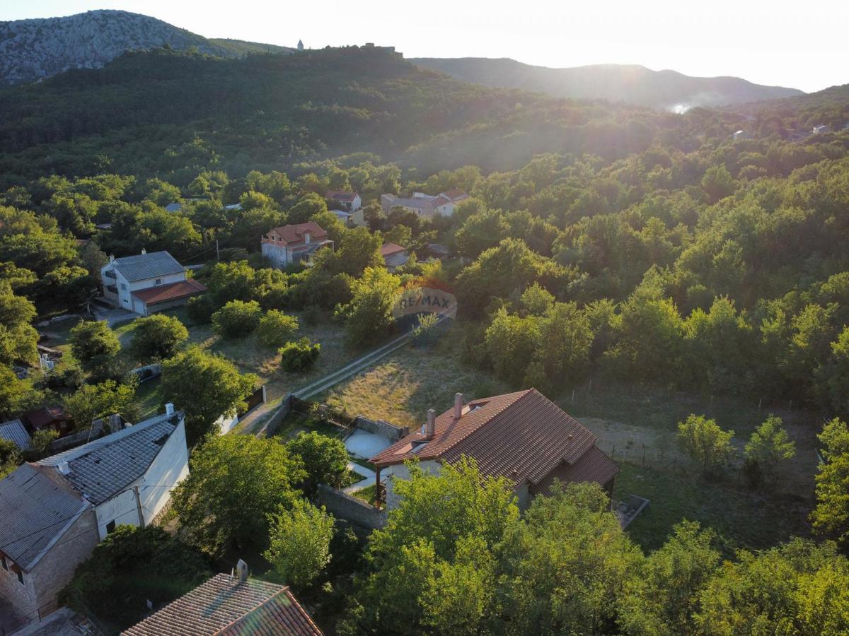 Crikvenica, Drivenik – Prostorna družinska hiša z vrtom