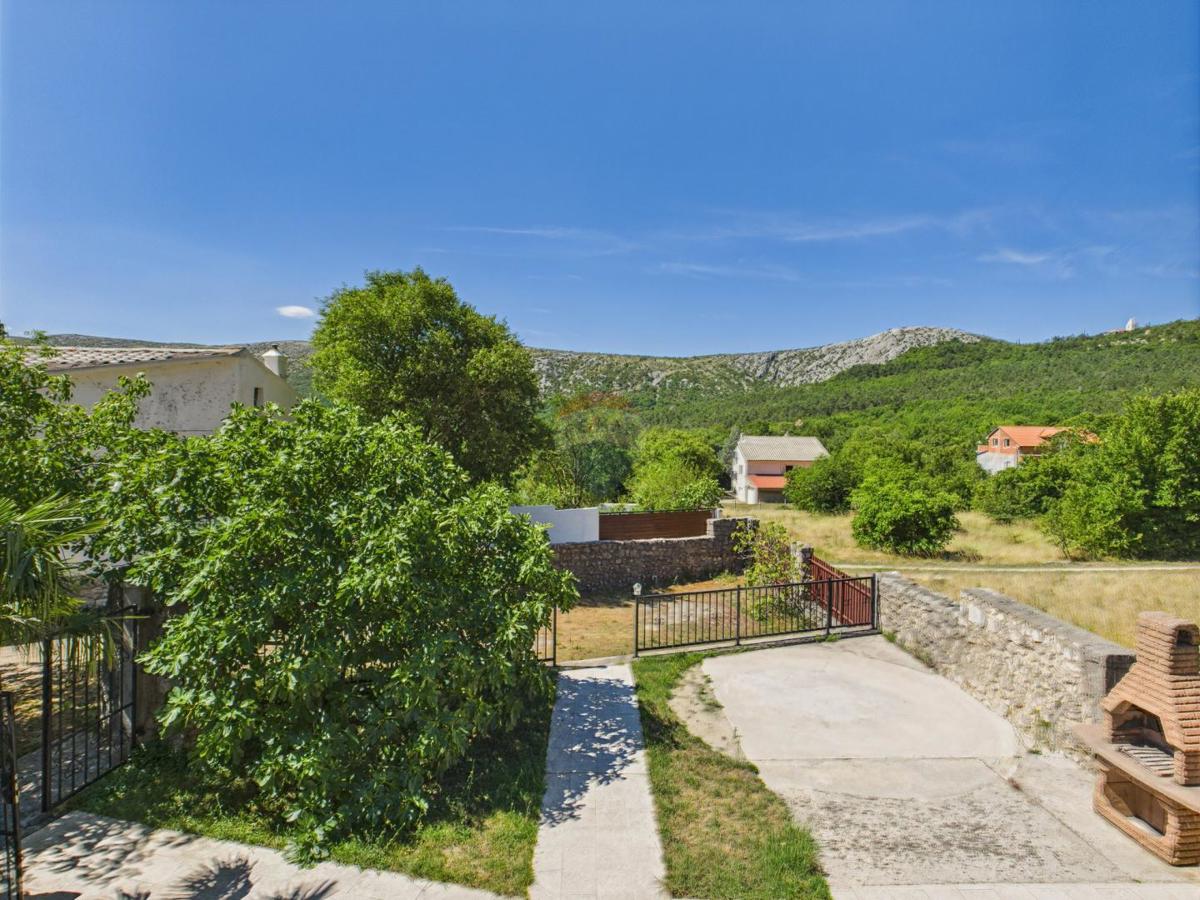 Crikvenica, Drivenik – Prostorna družinska hiša z vrtom