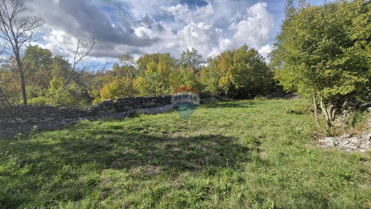 Stavbno zemljišče Trget, Raša, 526m2