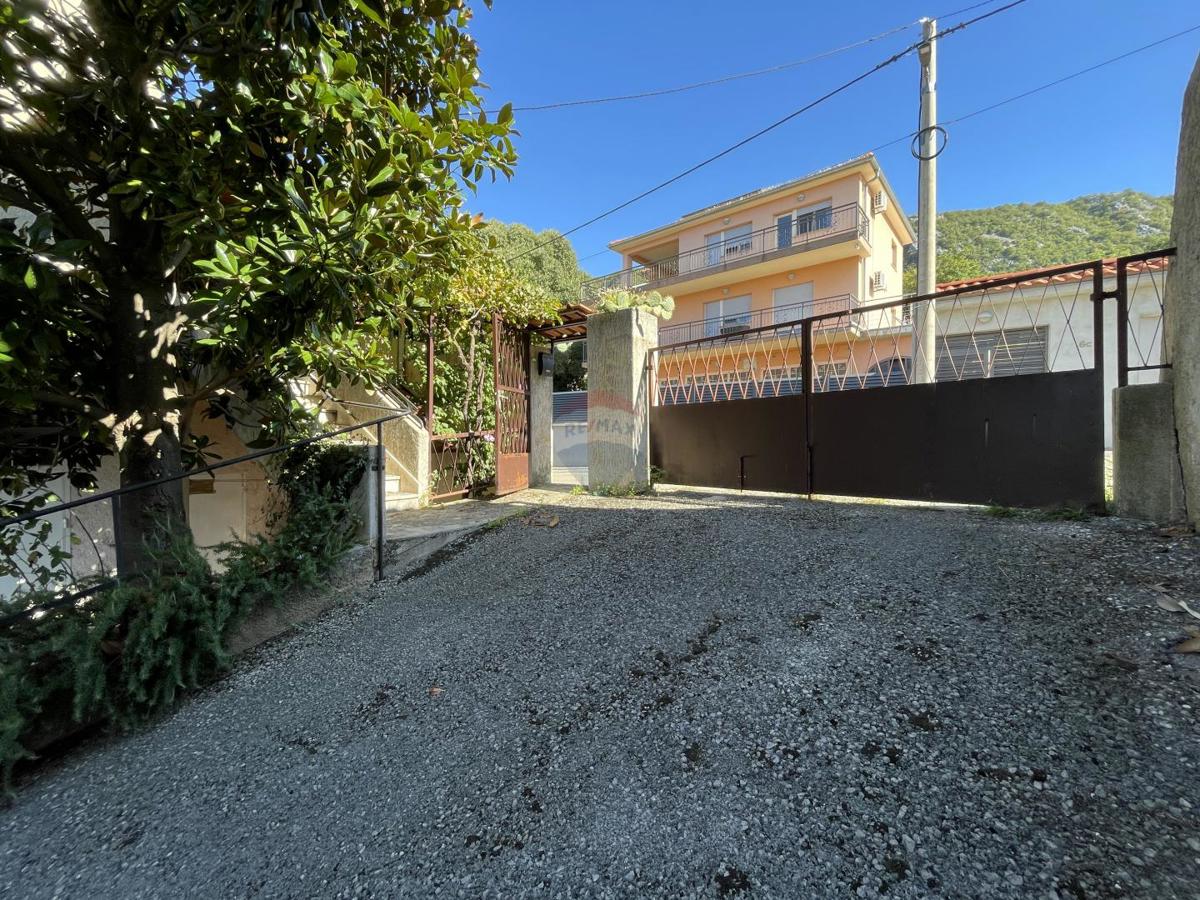 Novi Vinodolski, Bribir – hiša z 2 stanovanjema in zemljiščem