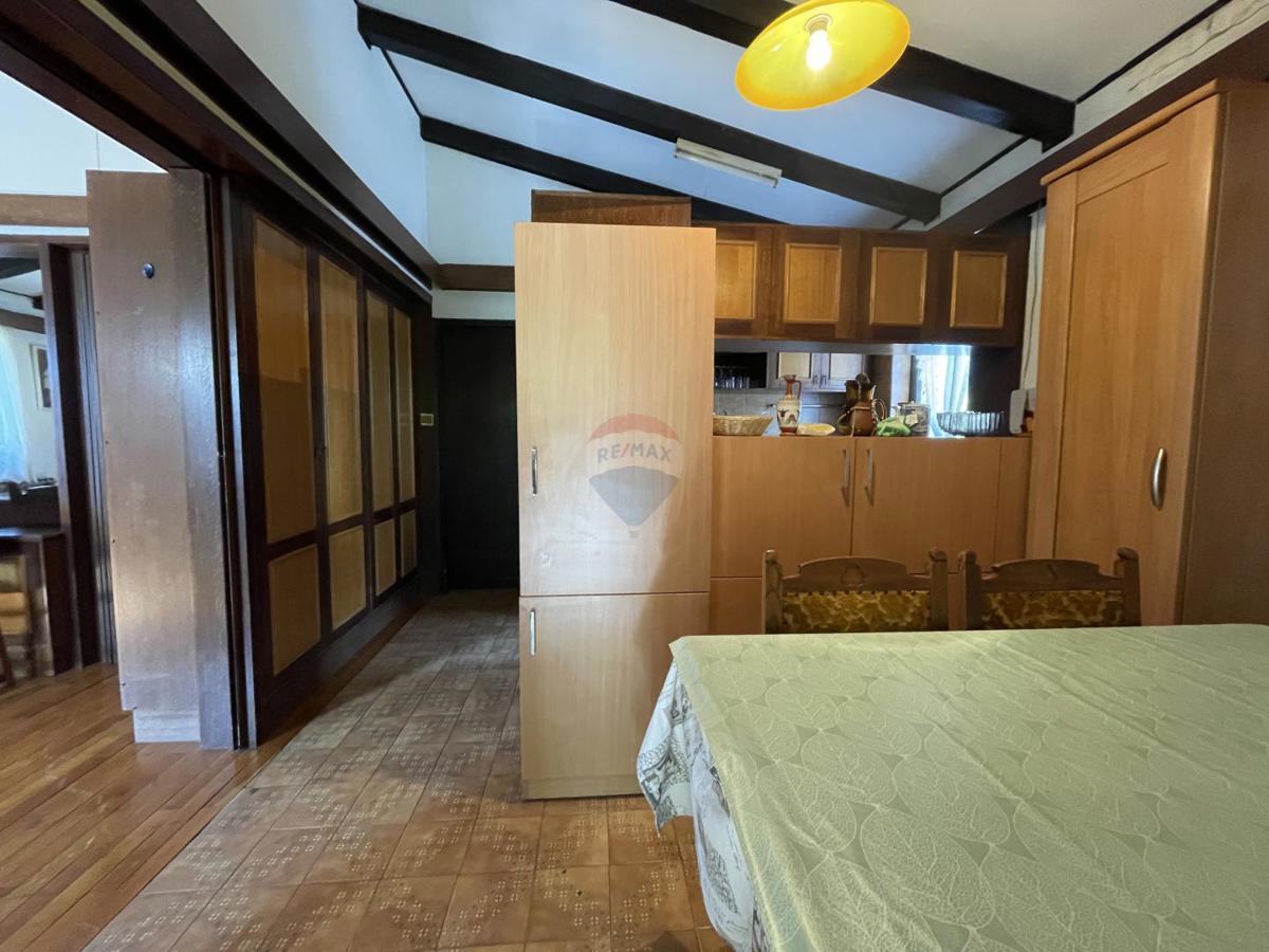 Novi Vinodolski, Bribir – hiša z 2 stanovanjema in zemljiščem