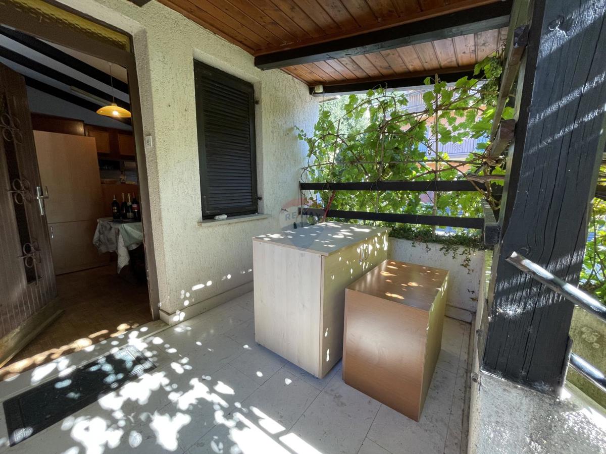 Novi Vinodolski, Bribir – hiša z 2 stanovanjema in zemljiščem