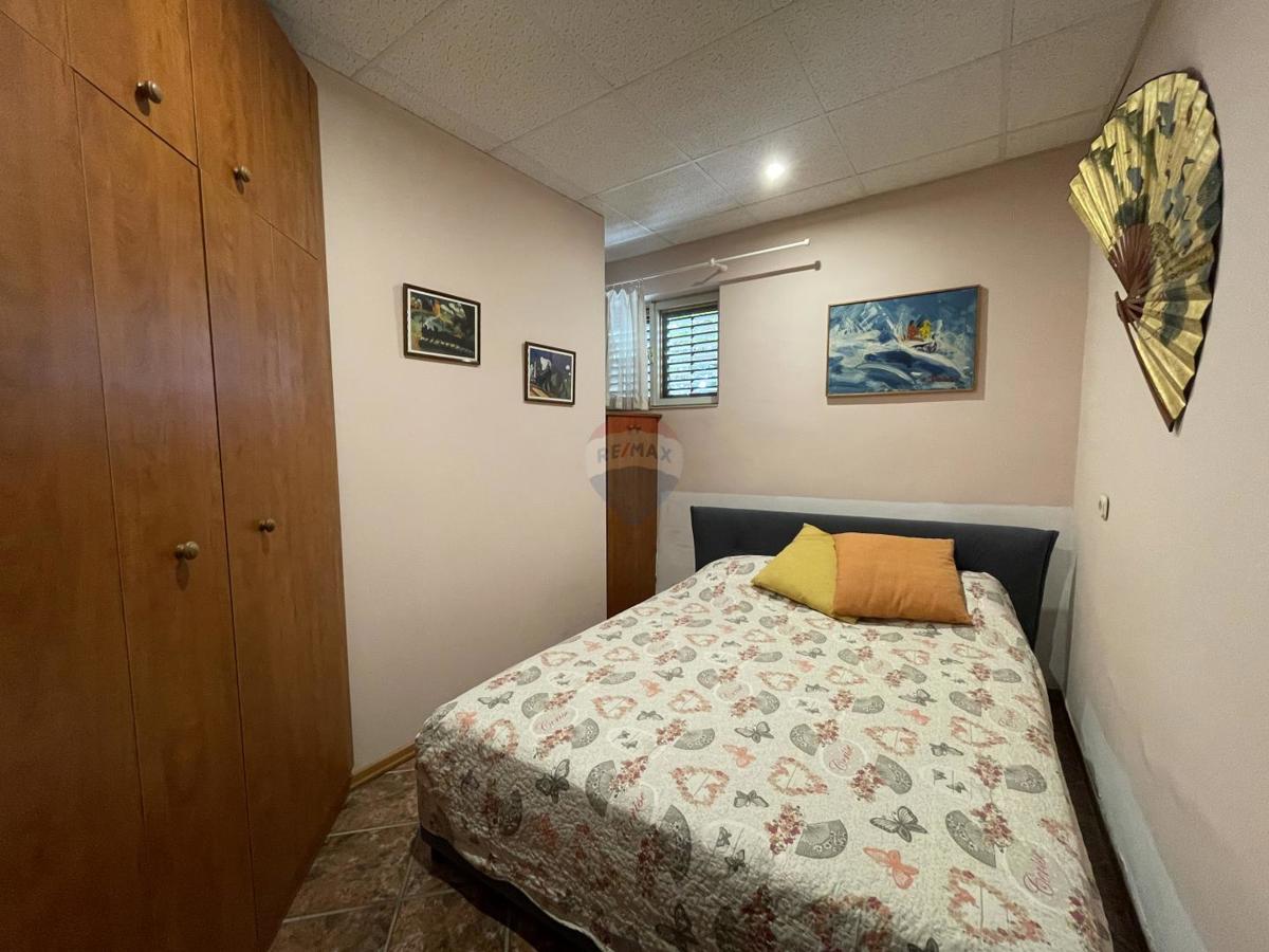 Novi Vinodolski, Bribir – hiša z 2 stanovanjema in zemljiščem