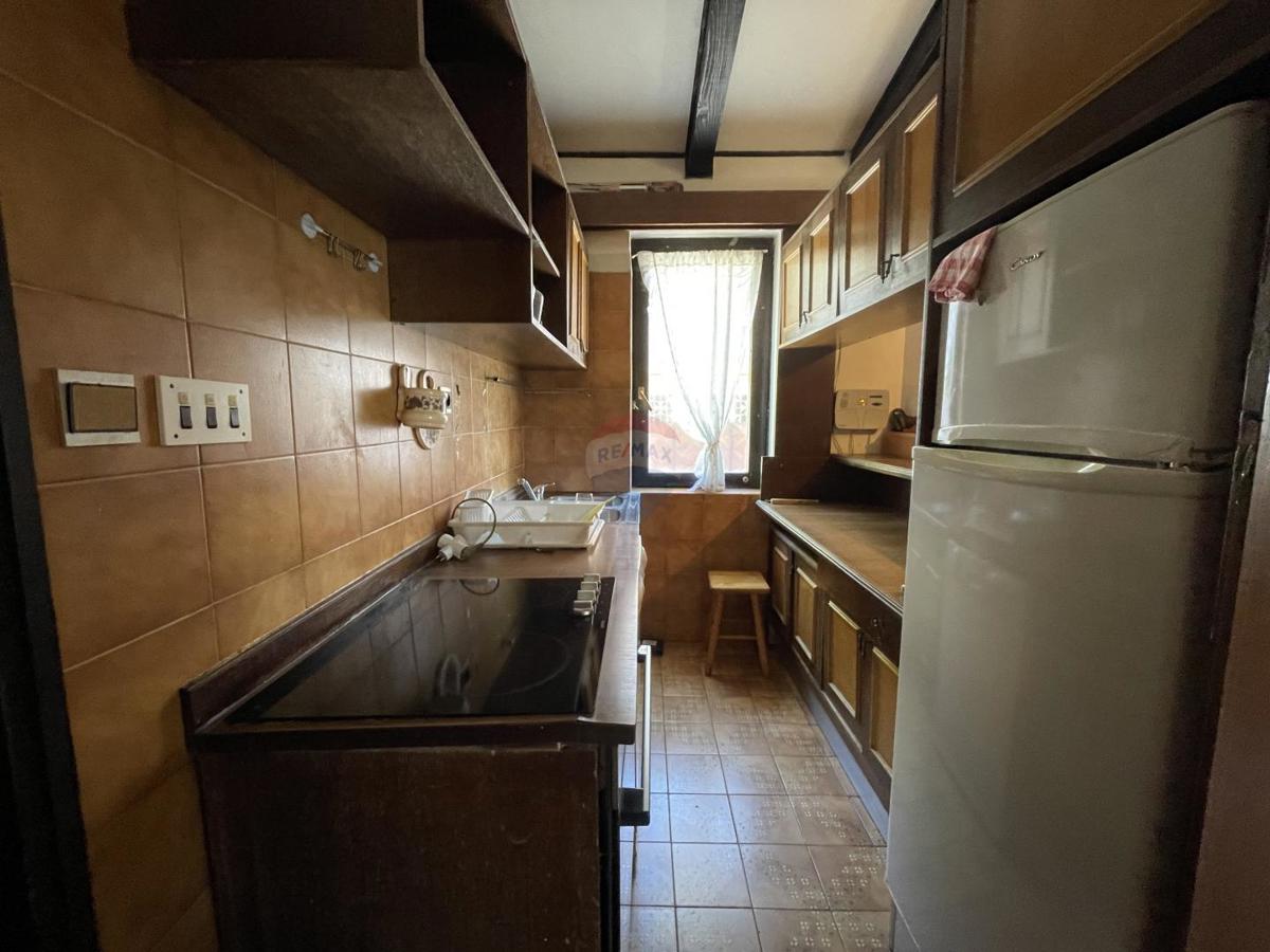 Novi Vinodolski, Bribir – hiša z 2 stanovanjema in zemljiščem