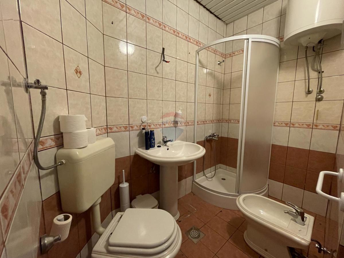 Novi Vinodolski, Bribir – hiša z 2 stanovanjema in zemljiščem