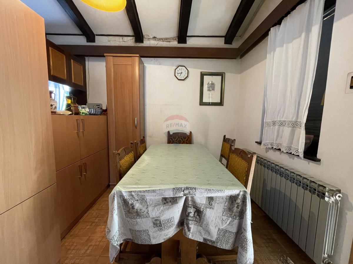 Novi Vinodolski, Bribir – hiša z 2 stanovanjema in zemljiščem