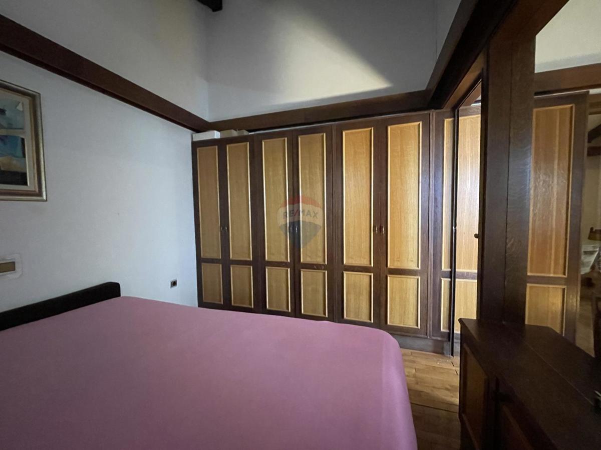 Novi Vinodolski, Bribir – hiša z 2 stanovanjema in zemljiščem