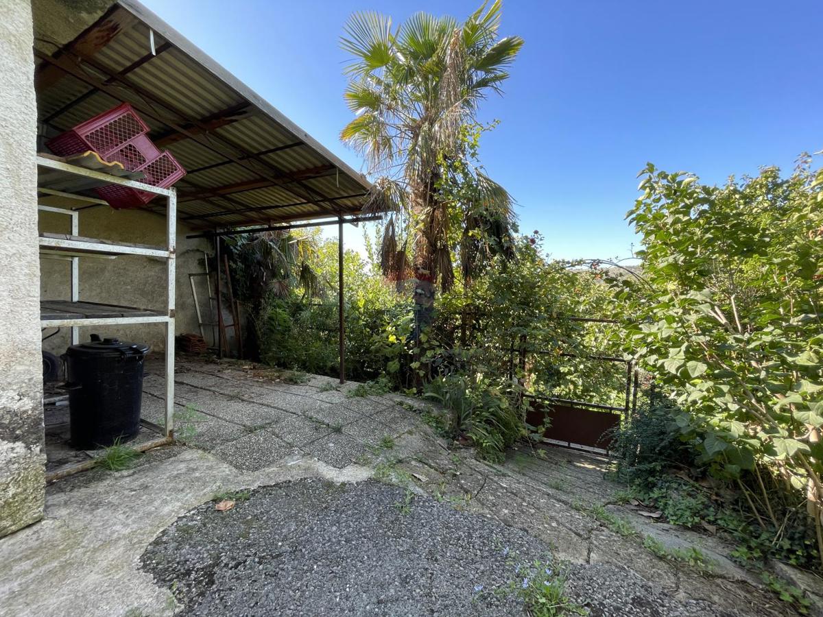 Novi Vinodolski, Bribir – hiša z 2 stanovanjema in zemljiščem