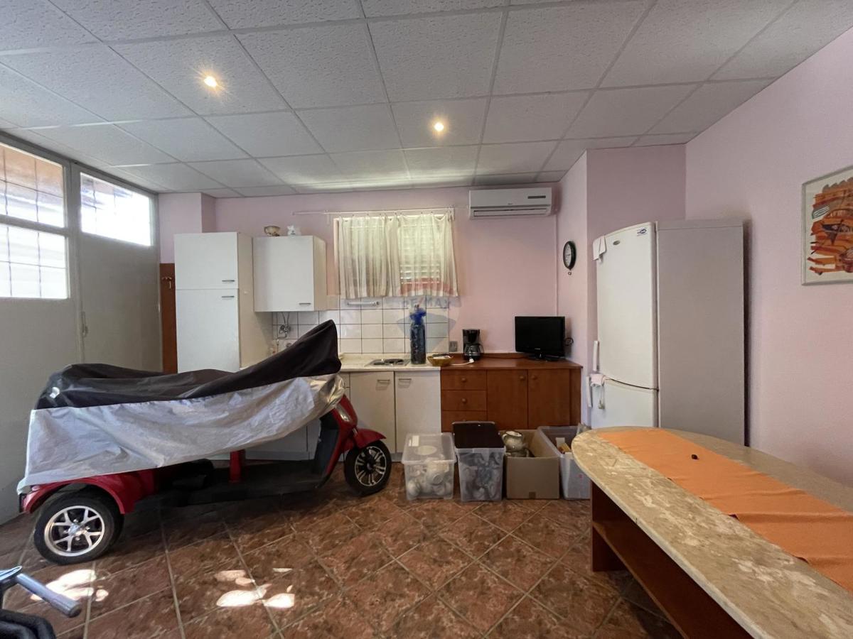 Novi Vinodolski, Bribir – hiša z 2 stanovanjema in zemljiščem