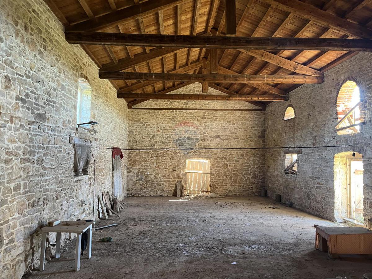 Hiša okolica Pule, Pula, 750m2