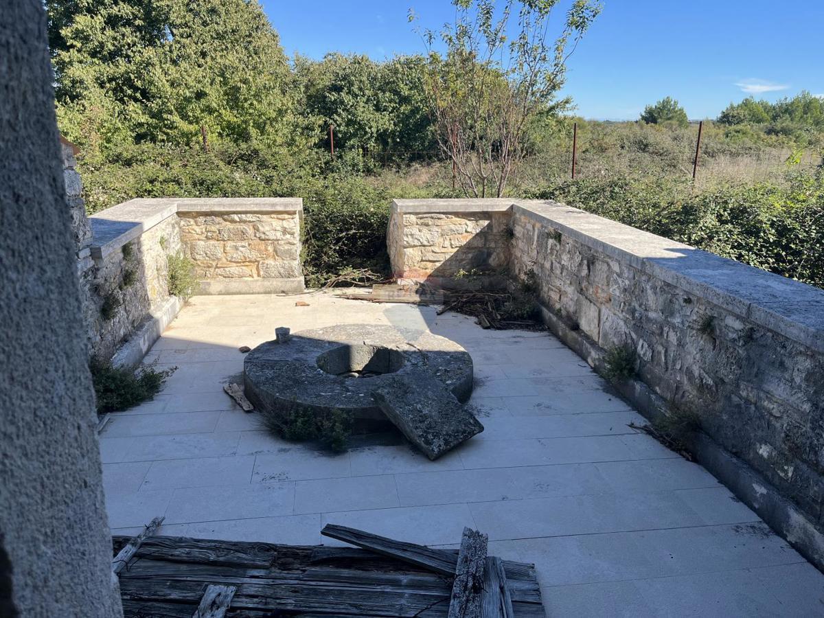 Hiša okolica Pule, Pula, 750m2