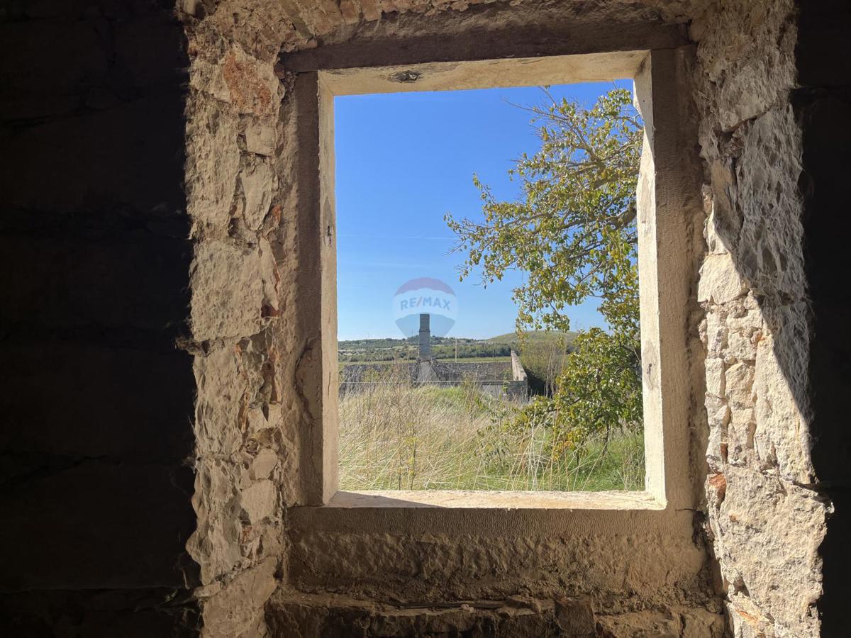 Hiša okolica Pule, Pula, 750m2