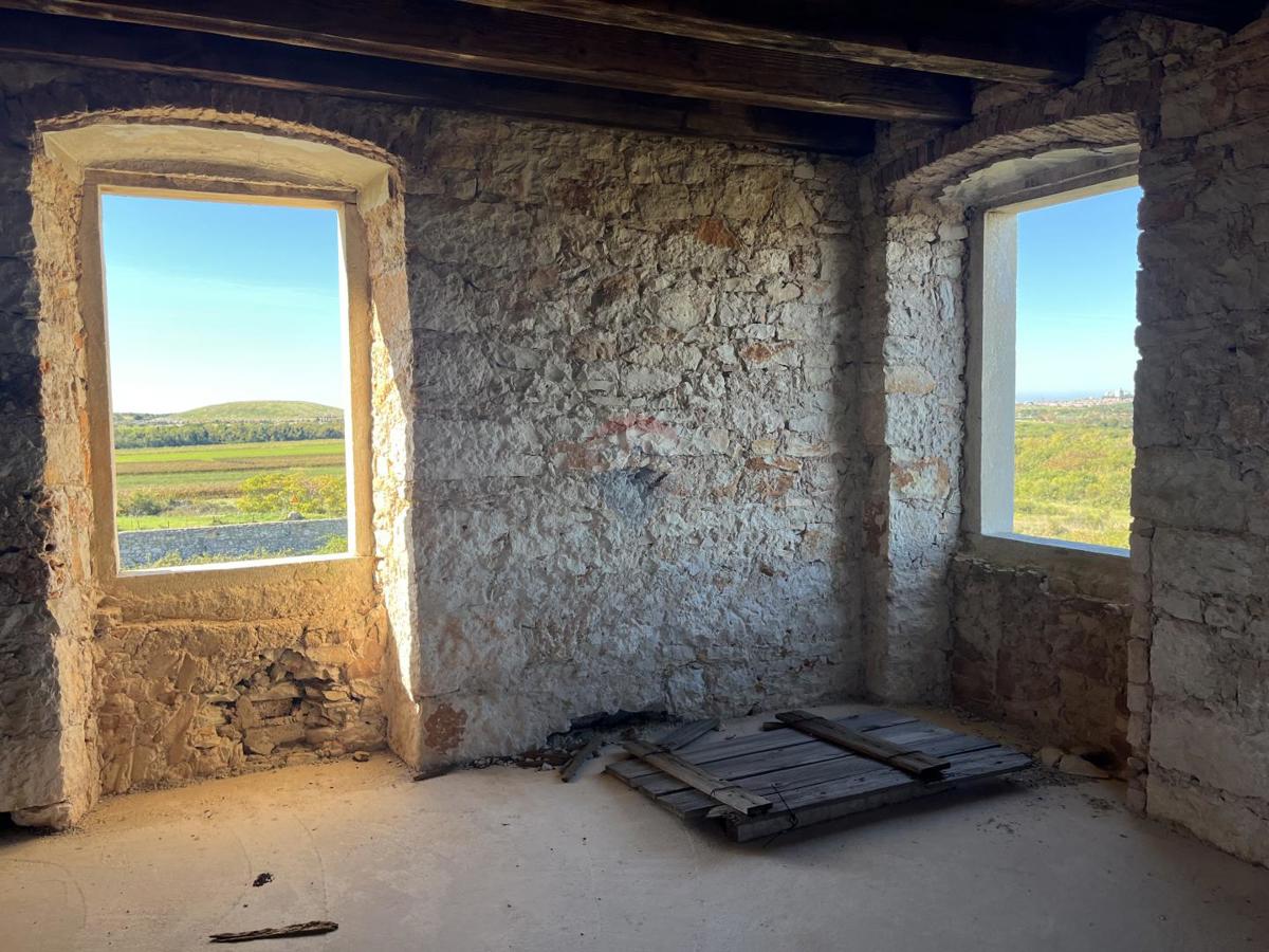 Hiša okolica Pule, Pula, 750m2