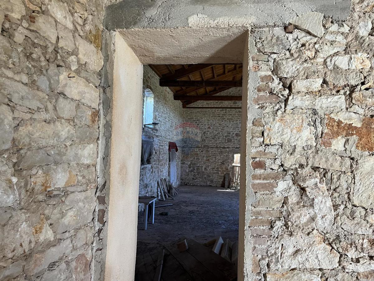 Hiša okolica Pule, Pula, 750m2