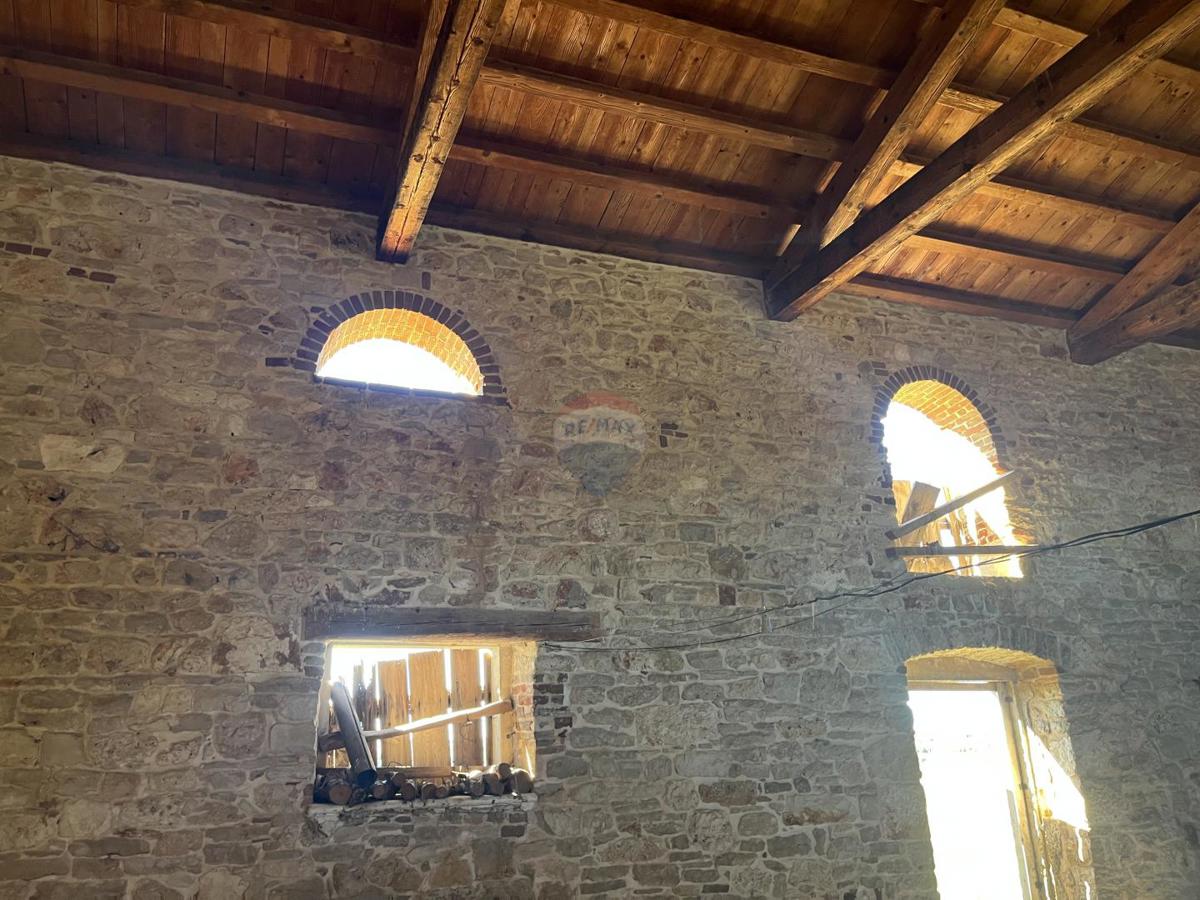 Hiša okolica Pule, Pula, 750m2