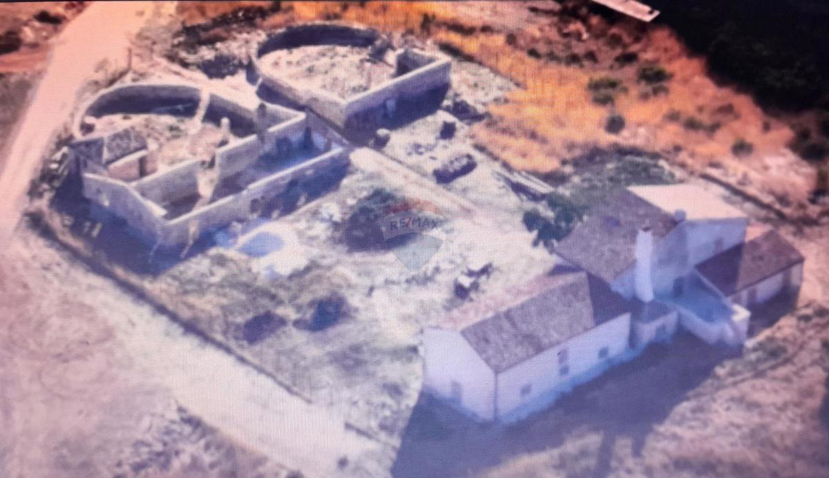 Hiša okolica Pule, Pula, 750m2
