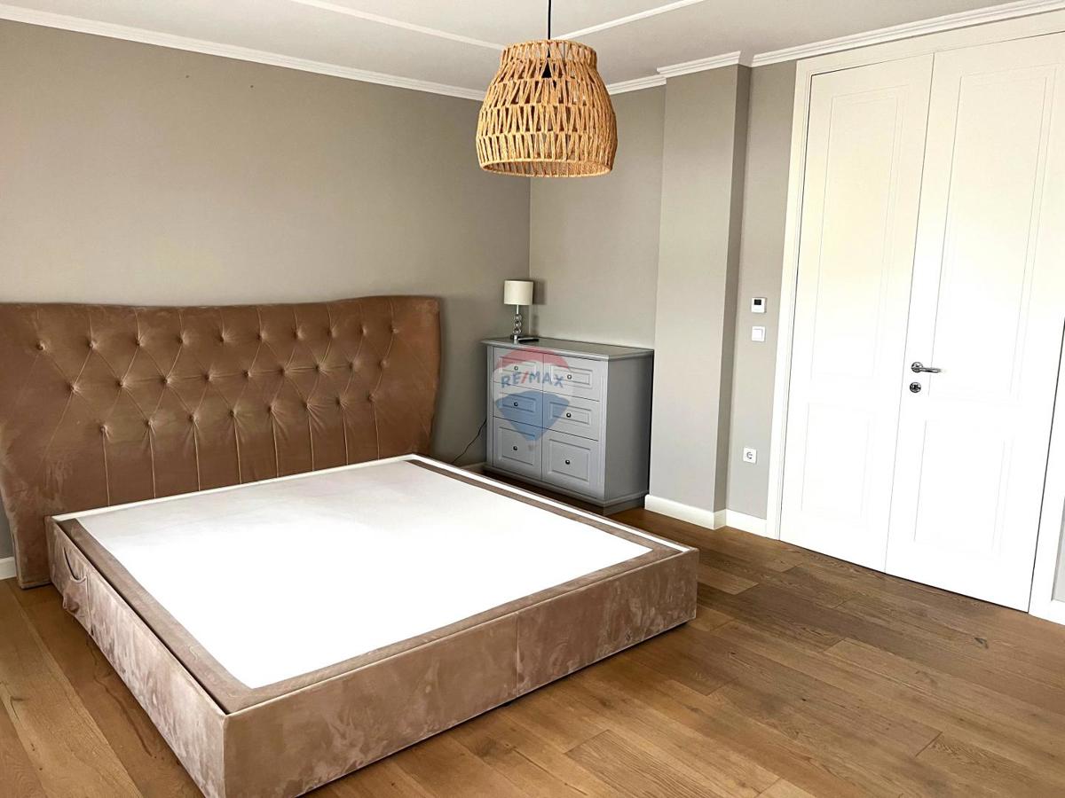 Stanovanje/Apartma Centar, Velika Gorica, 180m2