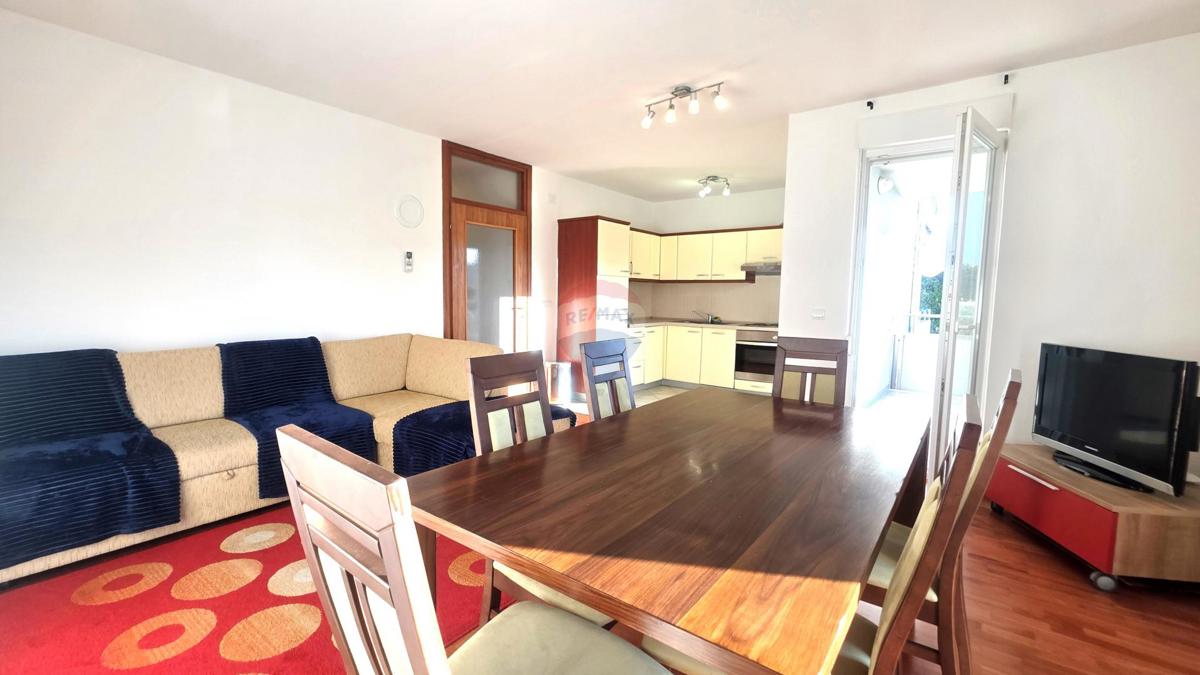 Istra, Novigrad – Dvosobno stanovanje v pritličju z vrtom in bazenom