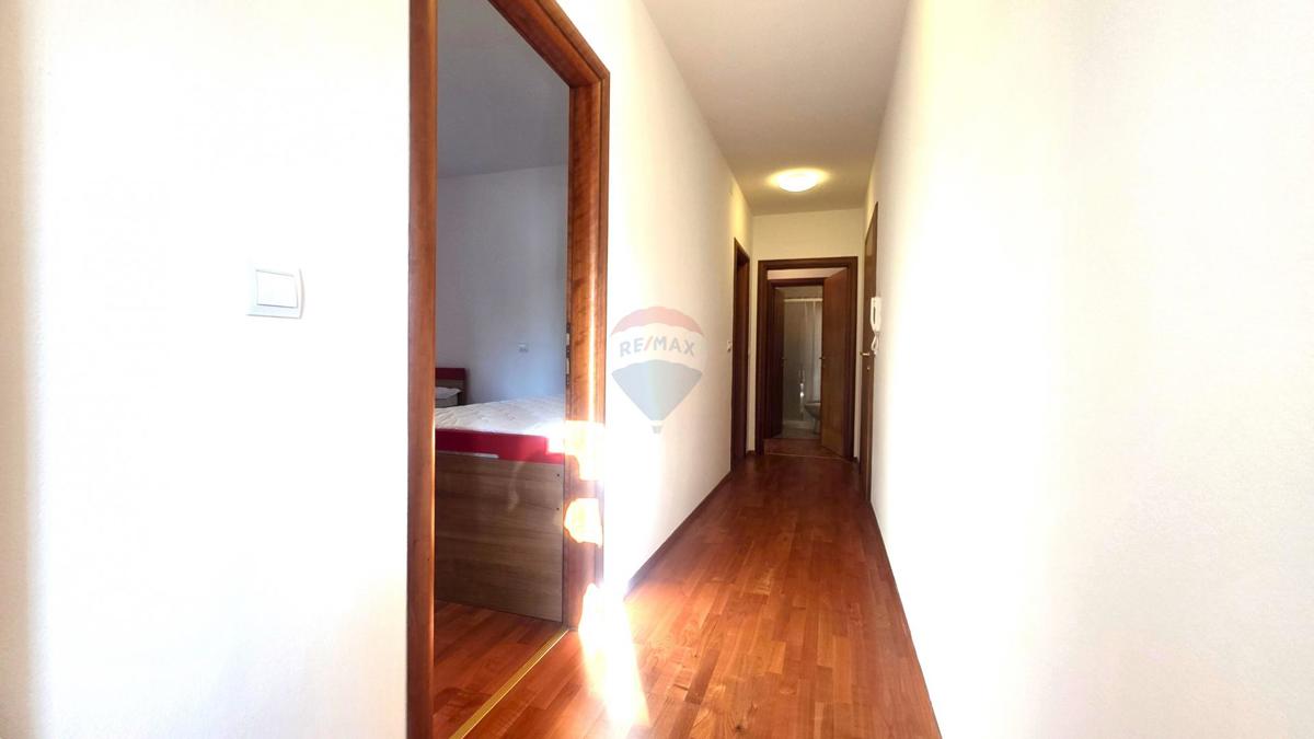 Istra, Novigrad – Dvosobno stanovanje v pritličju z vrtom in bazenom