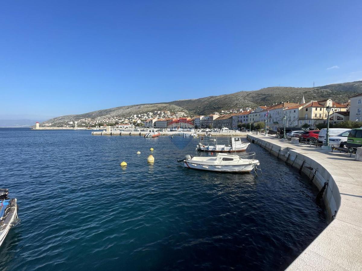 Senj – novogradnja v centru, stanovanje z ložo in parkirnim mestom