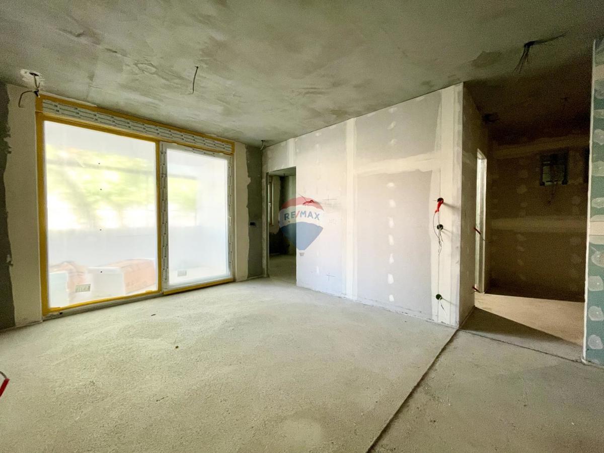 Senj – novogradnja v centru, stanovanje z ložo in parkirnim mestom