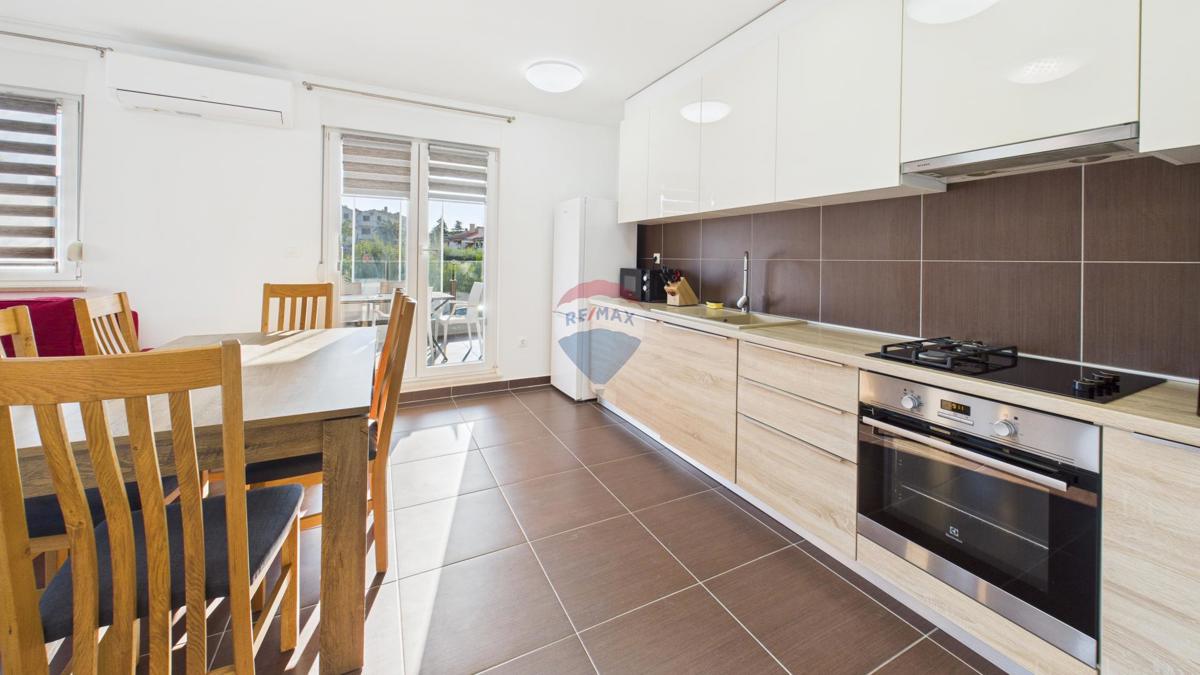 PULA, VIDIKOVAC – Stanovanje blizu plaže, lift