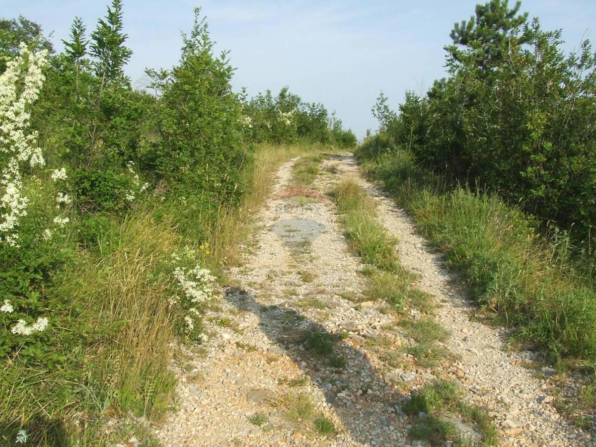 Crikvenica-zazidljivo zemljišče za investicijski projekt-pogled na morje