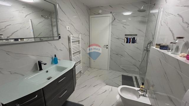 Stanovanje v Novigradu s strešno teraso in pogledom na morje