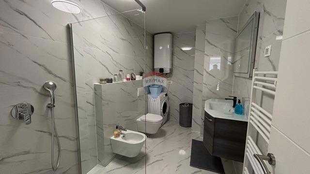 Stanovanje v Novigradu s strešno teraso in pogledom na morje