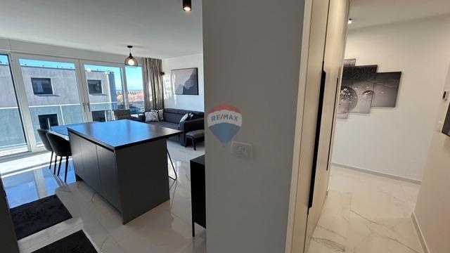 Stanovanje v Novigradu s strešno teraso in pogledom na morje