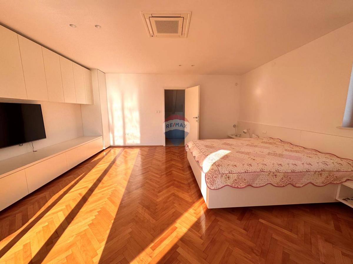 Hiša Novi Vinodolski, 244m2