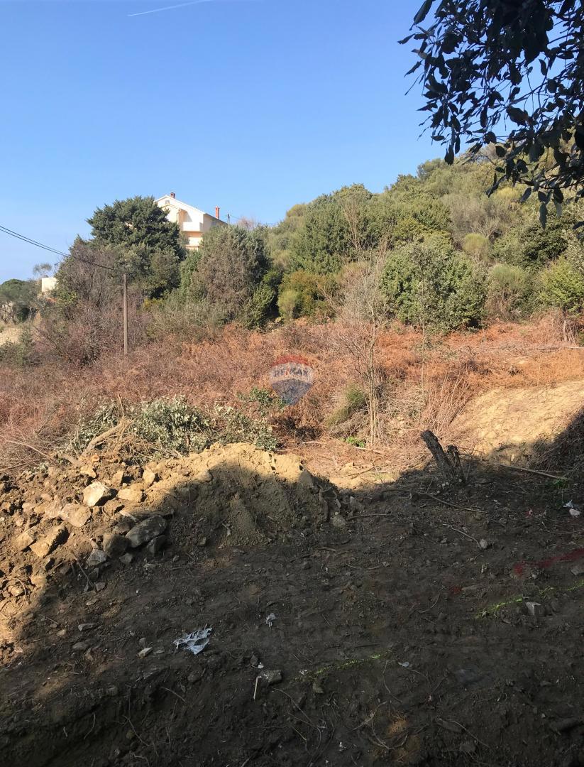 Stavbno zemljišče Kampor, Rab, 1.451m2