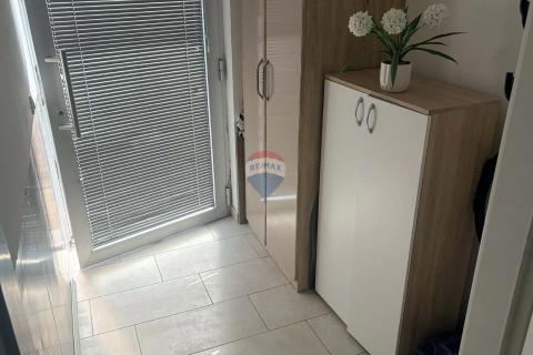 Poslovni prostori Buzet, 56m2