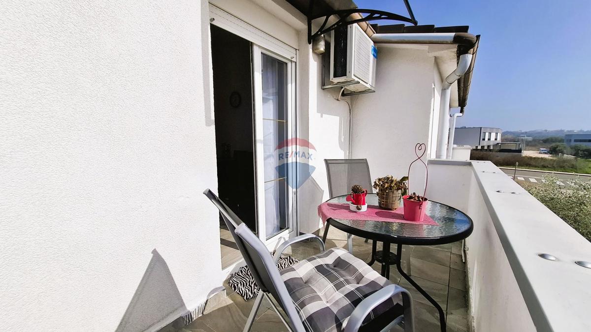 Novigrad, Dvosobno stanovanje s teraso in pogledom na morje, 34,48 m²